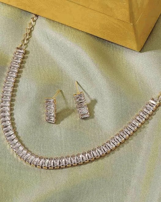 Oomph Stone Necklace Set