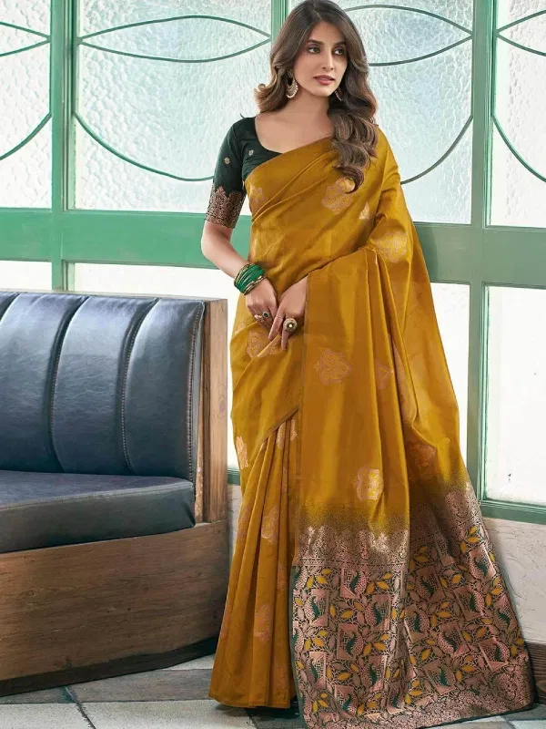 Satrani Women Floral Woven Silk Saree