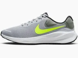 Nike Revolution 7 running shoes