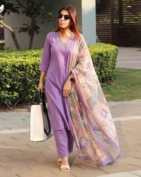 Kiana House Of Fashion Purple Women Embroidered Straight Kurta Set with Dupatta