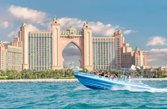 Marina Speedboat Guided Tour by Splash Tour