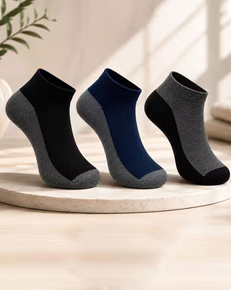 USOXO Men Pack of 3 Colourblocked Everyday Socks AJIO sale