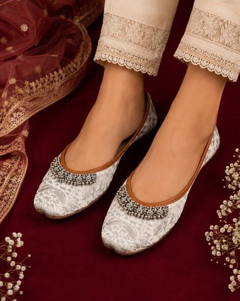 Nyrika Women Embroidered Flat Juttis AJIO sale