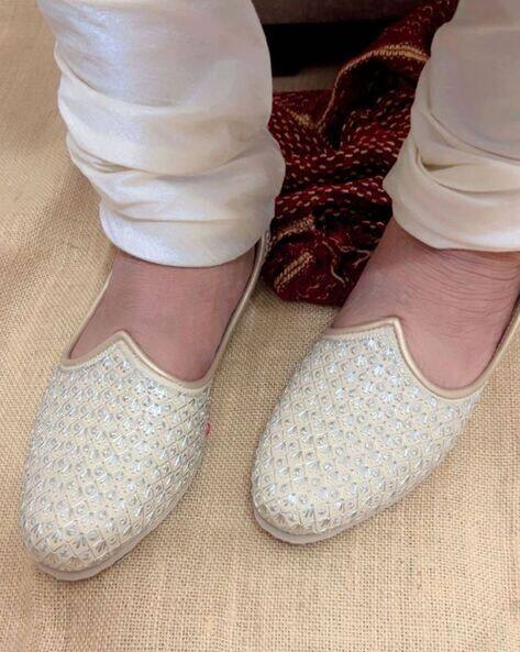 DESICOLOUR Men Embroidered Mojari Shoes AJIO sale