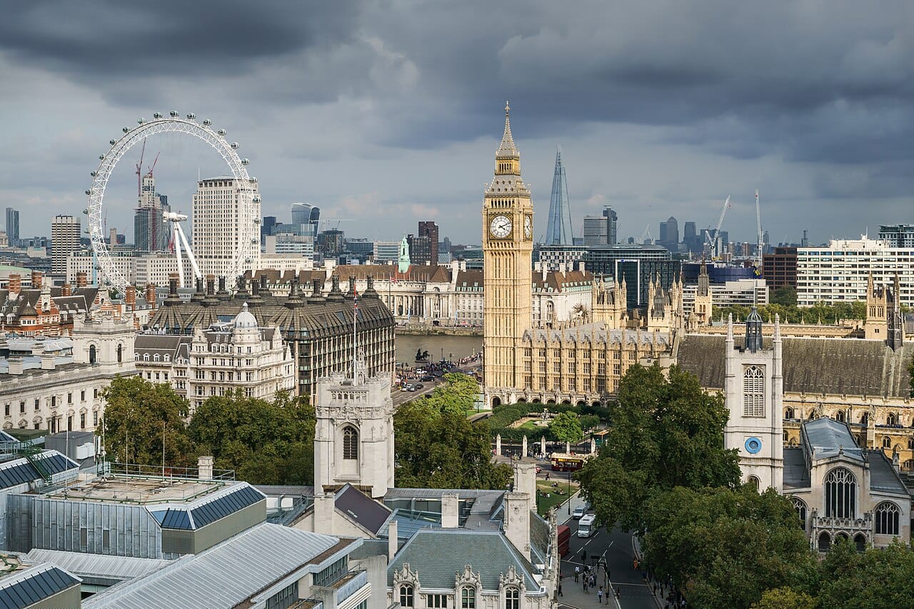 Delhi → London Heathrow Round Trip — Big-City Bucket-List