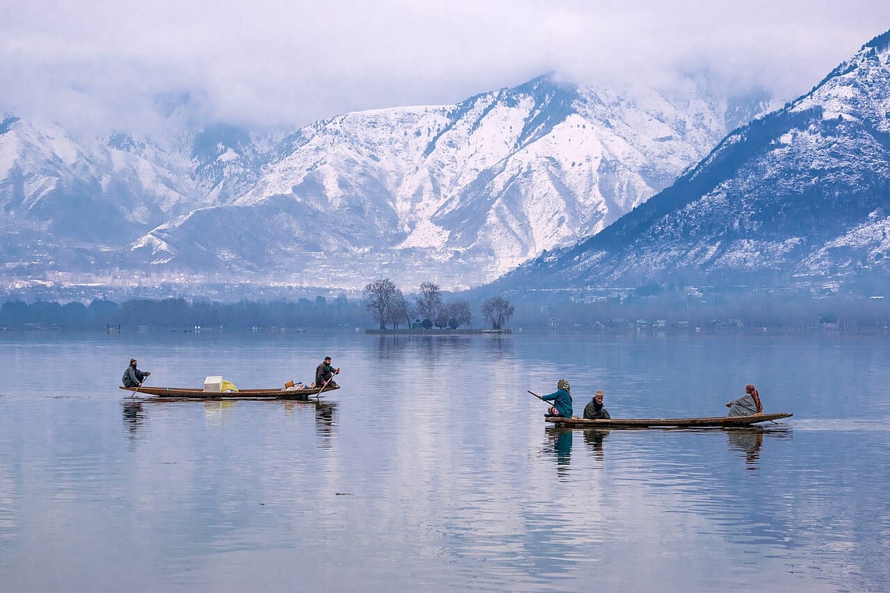 Dal Lake, Srinagar MakeMyTrip sale