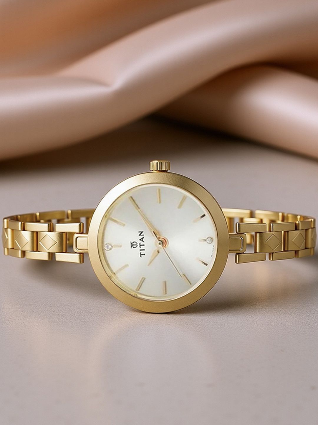 Titan Titan Karishma Quartz Analog With Champagne Dial Watch For Women - Nm2598ym01 Myntra sale