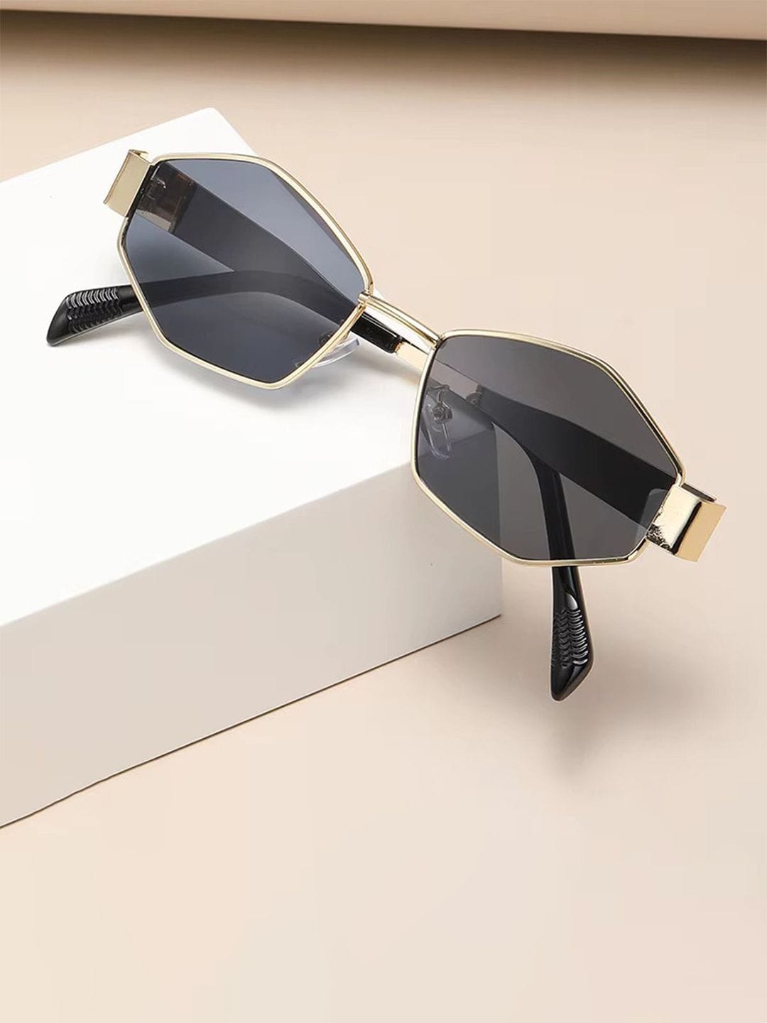 HAYDEN haiza Sunglasses with UV Protected Lens Myntra sale