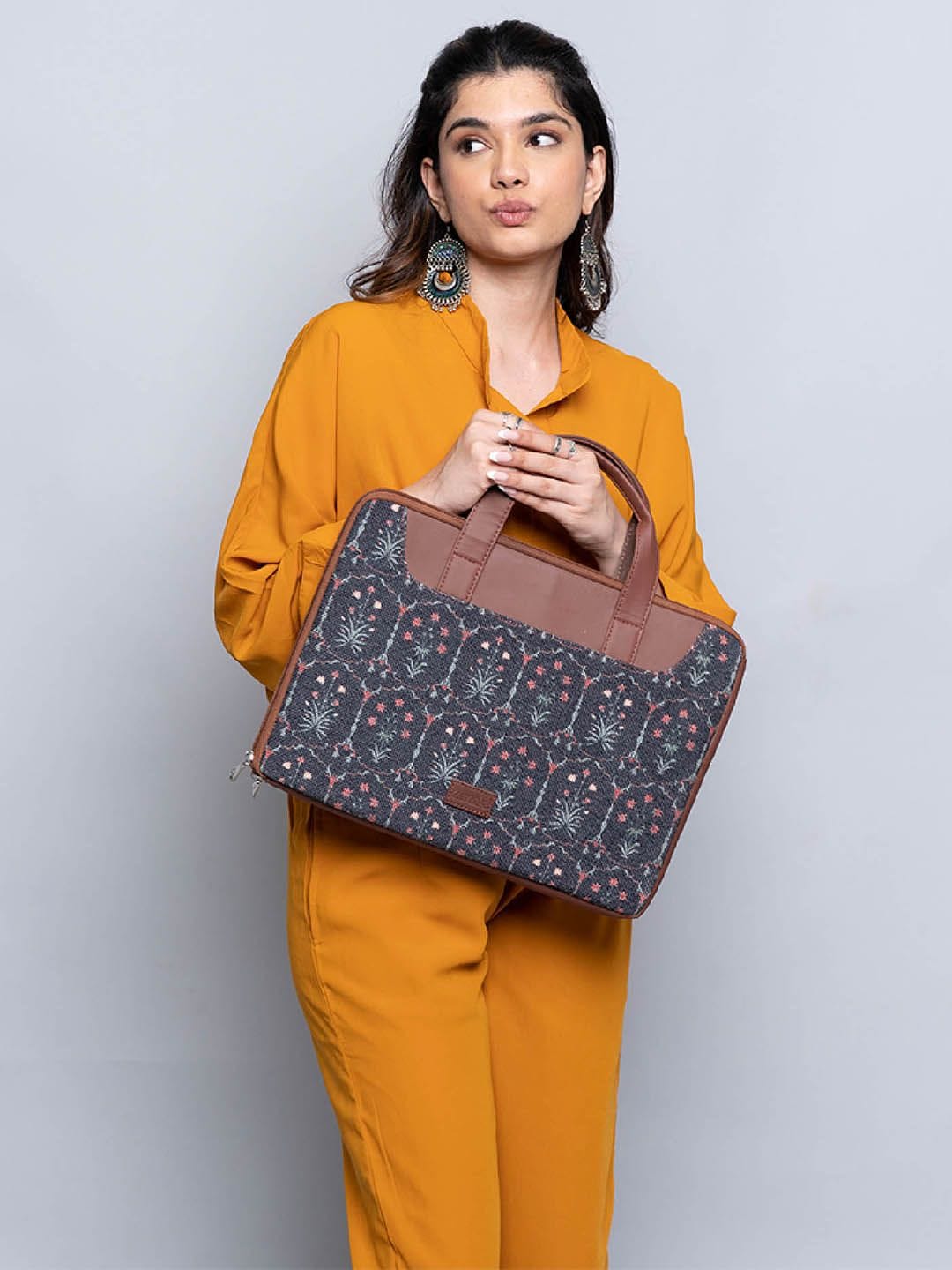 ZOUK Women Black & Blue Printed Jute Laptop Sleeve Myntra sale