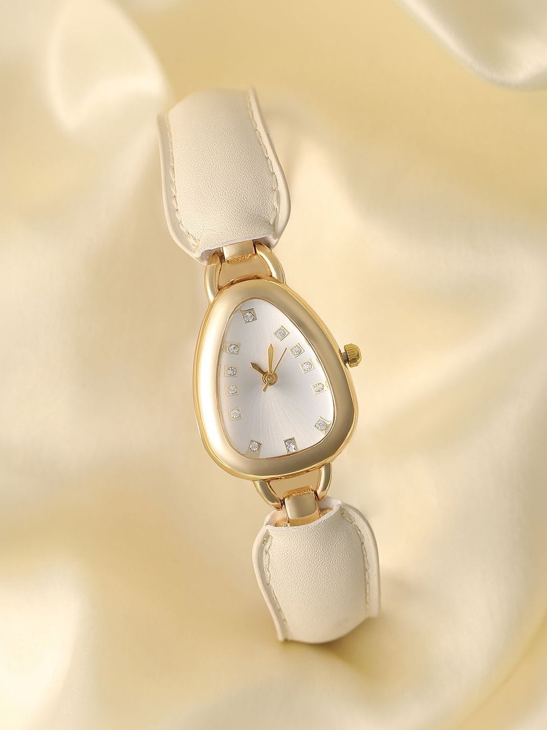 HAUTE SAUCE Women Embellished Dial & Leather Straps Analogue Watch SSS26_HSWC1458 Myntra sale