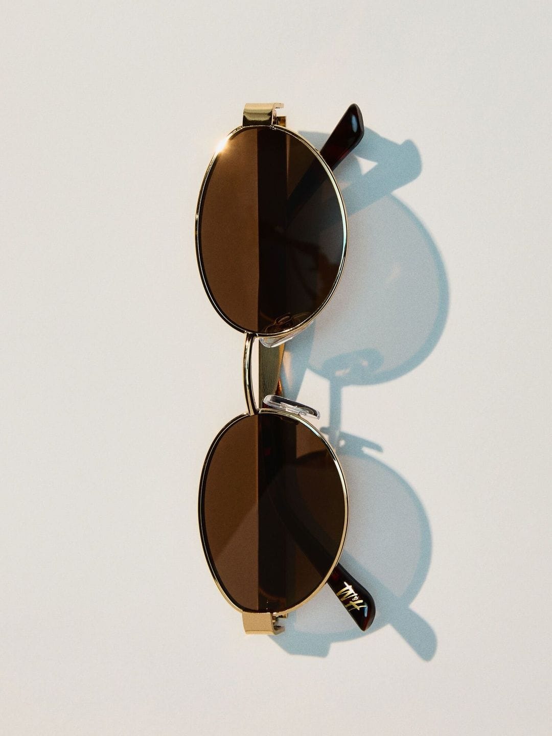 H&M Women Green Lens & Gold-Toned Oval Sunglasses with Myntra sale
