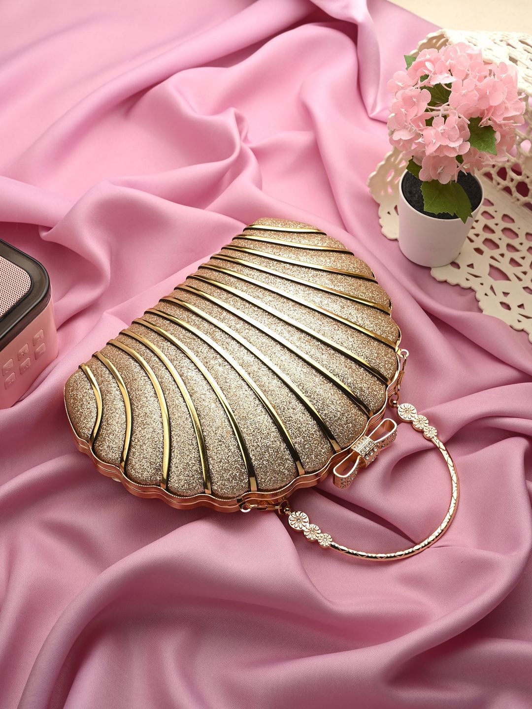 Toobacraft Toobacraft Shell Shaped Envelope Clutch Myntra sale