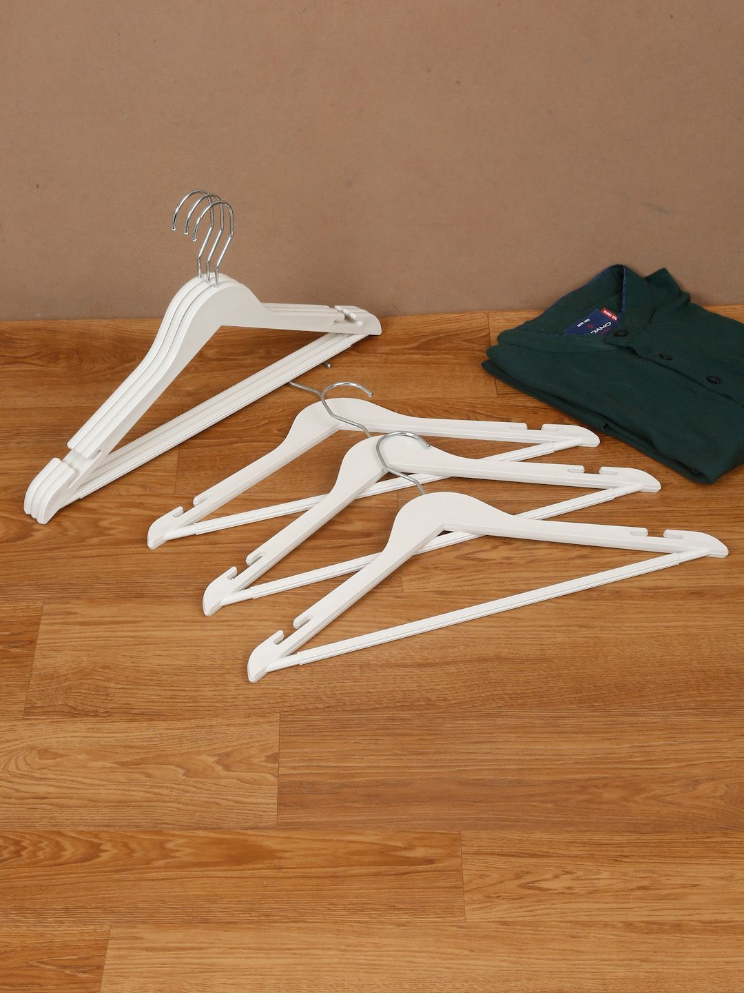 DREAM WEAVERZ DREAM WEAVERZ Pack of 6 White Heavy Duty Plastic Durable Adult Clothes Hangers Myntra sale