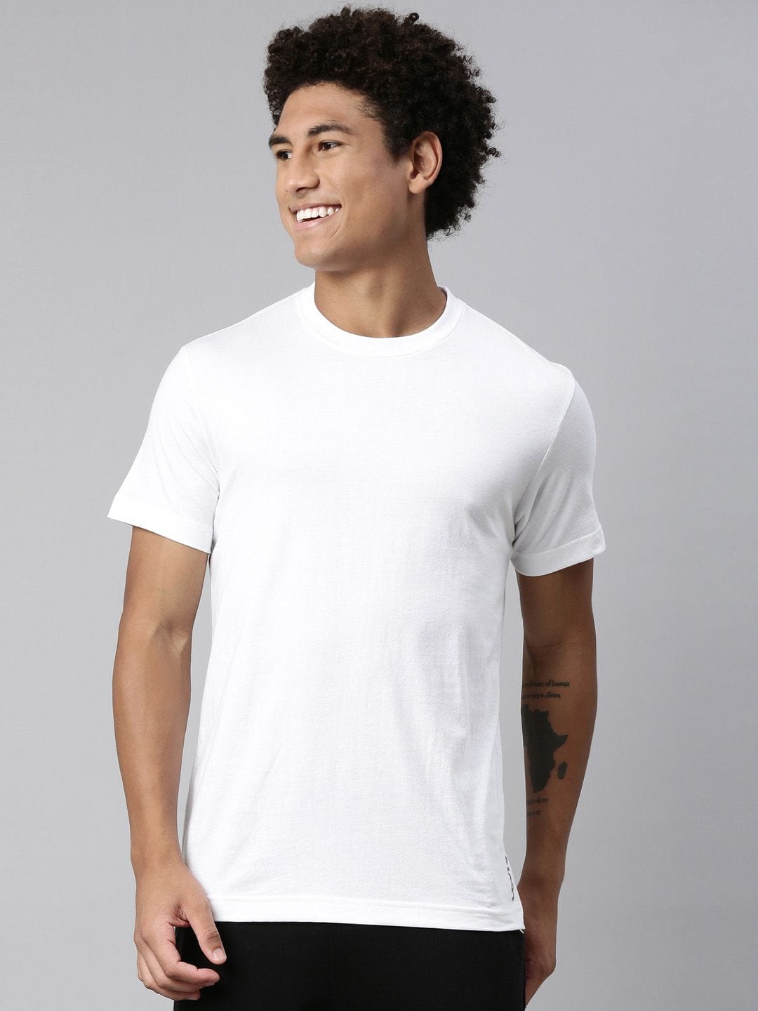 Levis Levis Men Soft Pure Cotton Round Neck Half Sleeve Tshirt Myntra sale