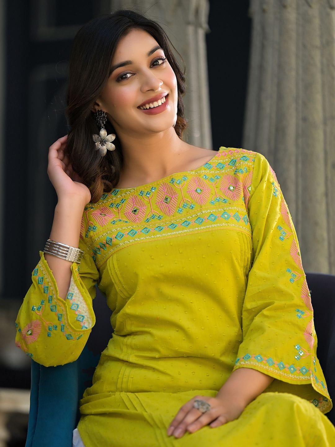 Varanga Varanga Women Floral Thread Embroidered Yoke Design Straight Kurta Myntra sale