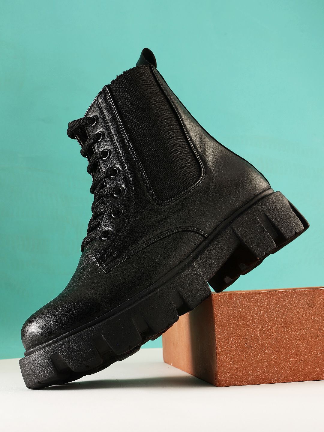 Roadster The Roadster Lifestyle Co. Women Black Mid Top Platform Heel Chunky Boots Myntra sale