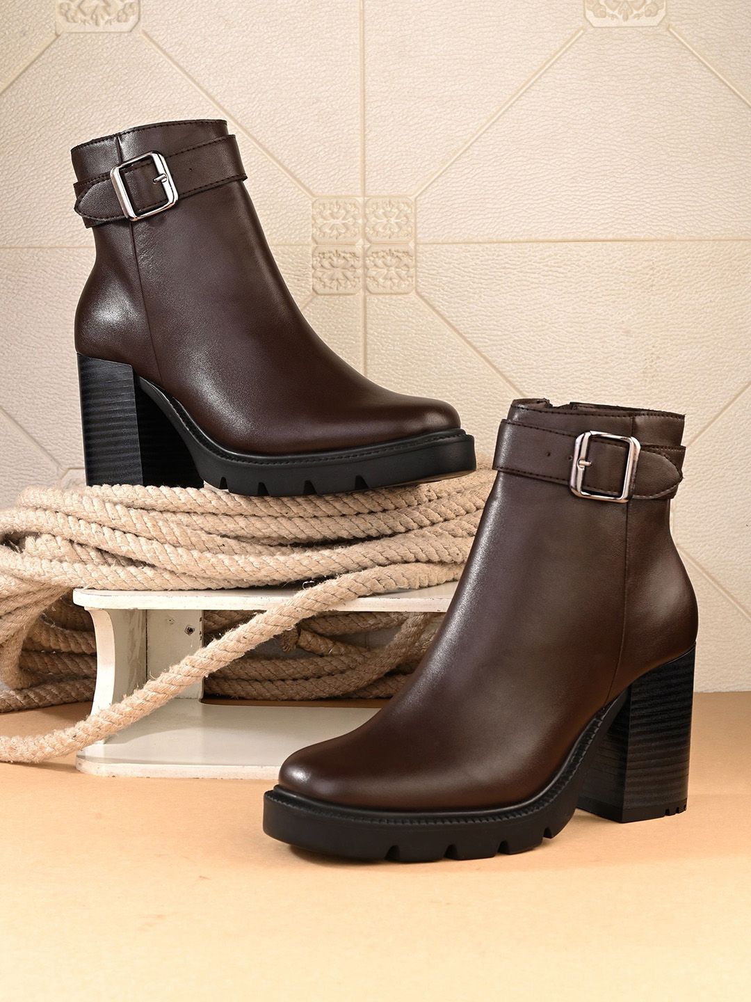 Roadster The Roadster Lifestyle Co Women Casual Chelsea Boots Myntra sale