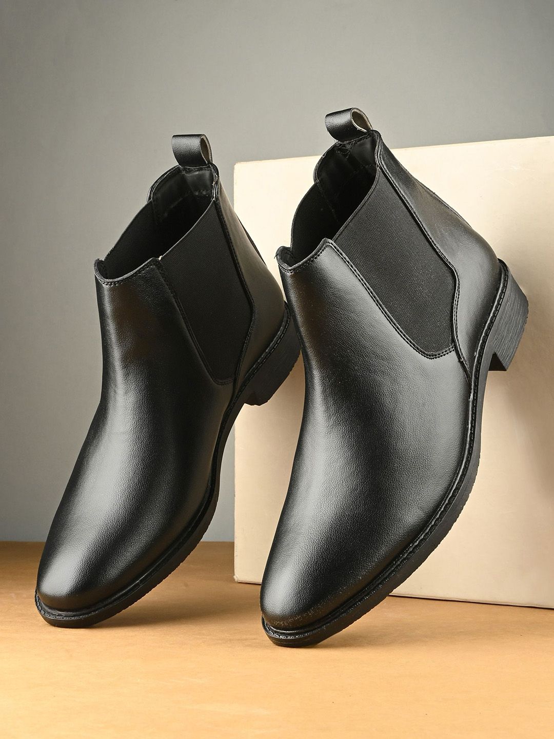 Roadster The Roadster Lifestyle Co Men Casual Chelsea Boots Myntra sale