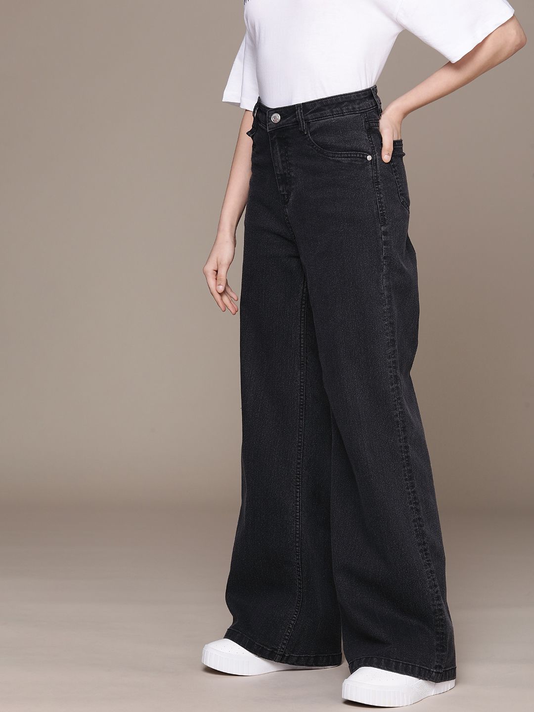 Roadster The Roadster Life Co. Women Wide Leg High-Rise Light Fade Stretchable Jeans Myntra sale