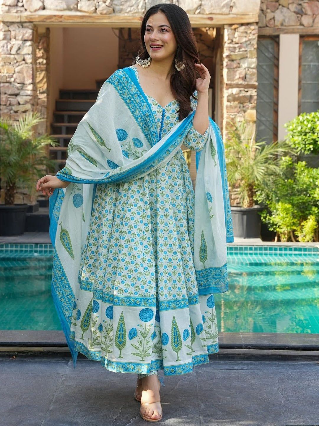 GoSriKi Floral Printed Sweetheart Neck Anarkali Kurta With Trousers & Dupatta Myntra sale