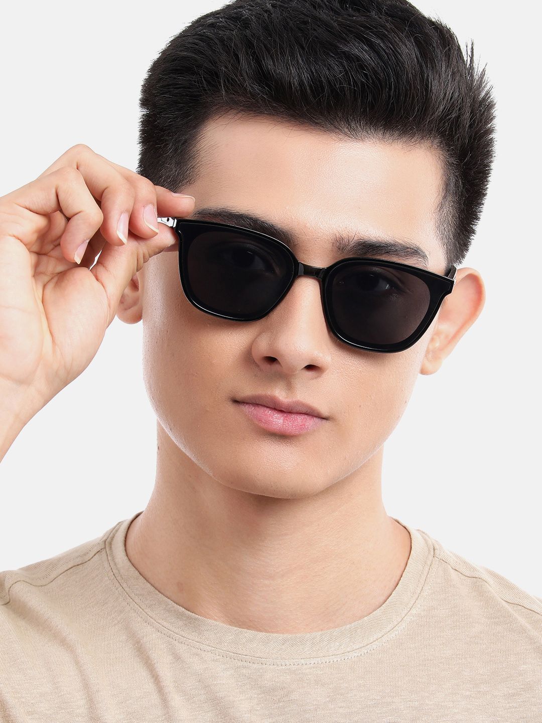 Carlton London Unisex Unisex Black Toned Polarised UV Protected Lens Rectangle Sunglass Myntra sale