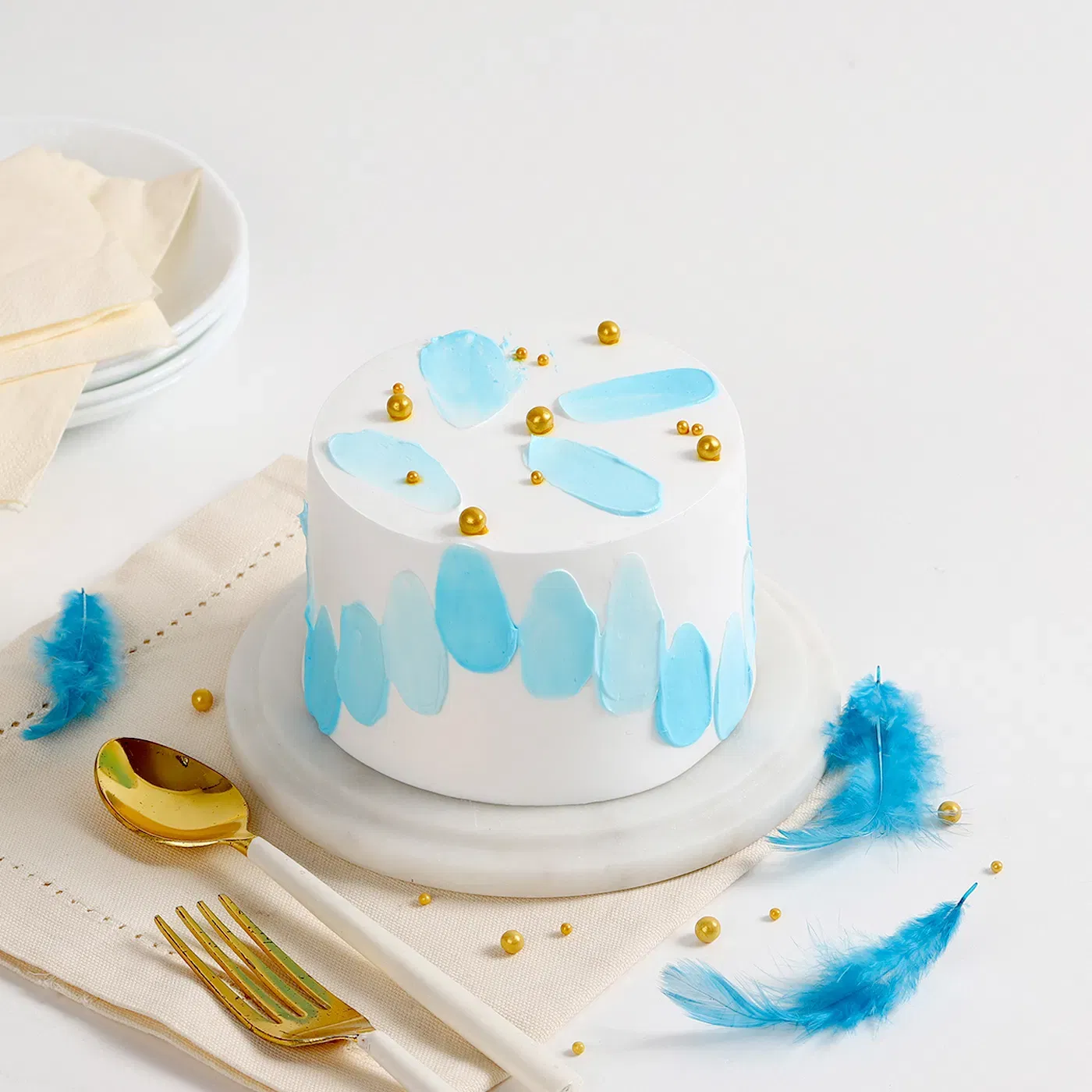 Pearls And Petals Mini Cake (300 GM)
