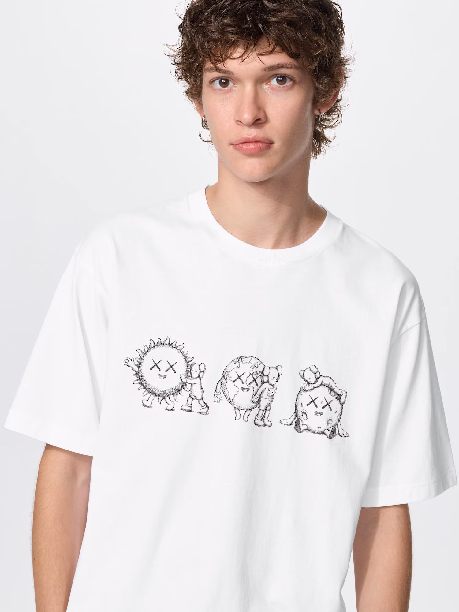 KAWS UNIVERSE UT (Graphic T-Shirt) Uniqlo sale